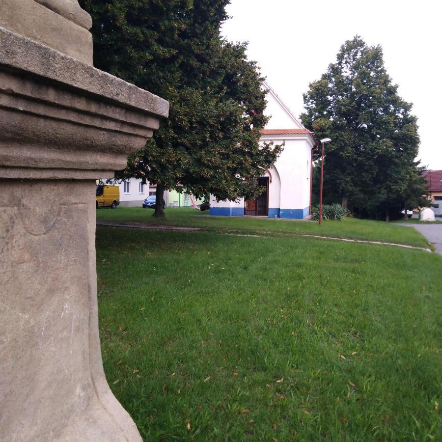 Vinný sklep Kovárna - Nad Presovnou Rohatec Exterior foto